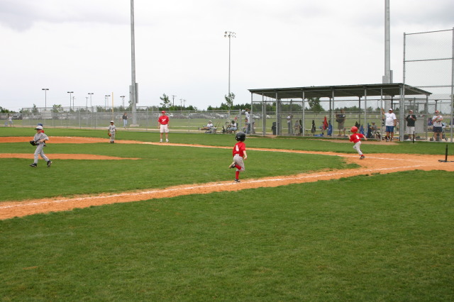 2007/05(May)/Titans-T-ball/640x480_IMG_9904.JPG
