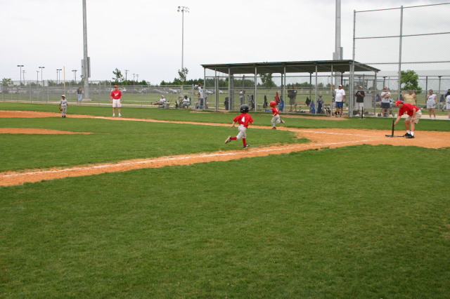 2007/05(May)/Titans-T-ball/640x480_IMG_9905.JPG