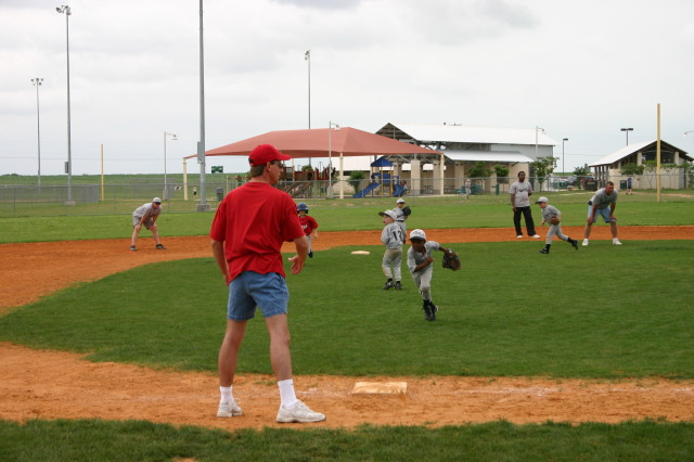 2007/05(May)/Titans-T-ball/640x480_IMG_9913.JPG