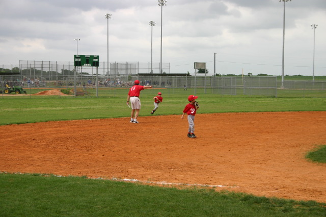 2007/05(May)/Titans-T-ball/640x480_IMG_9928.JPG