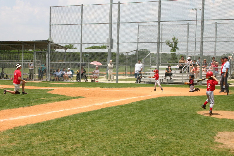 2007/05(May)/Titans-T-ball/800x600_2007-05-12-Titans-017-August-Dax.JPG