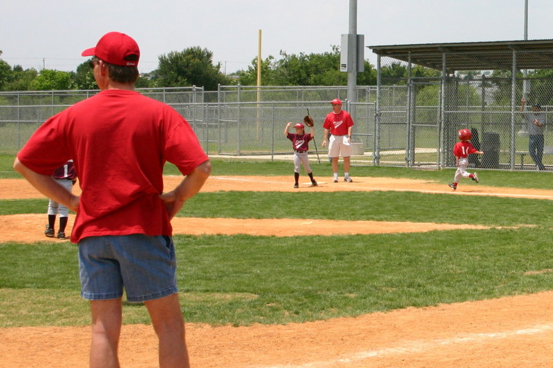 2007/05(May)/Titans-T-ball/800x600_2007-05-12-Titans-021-August.JPG