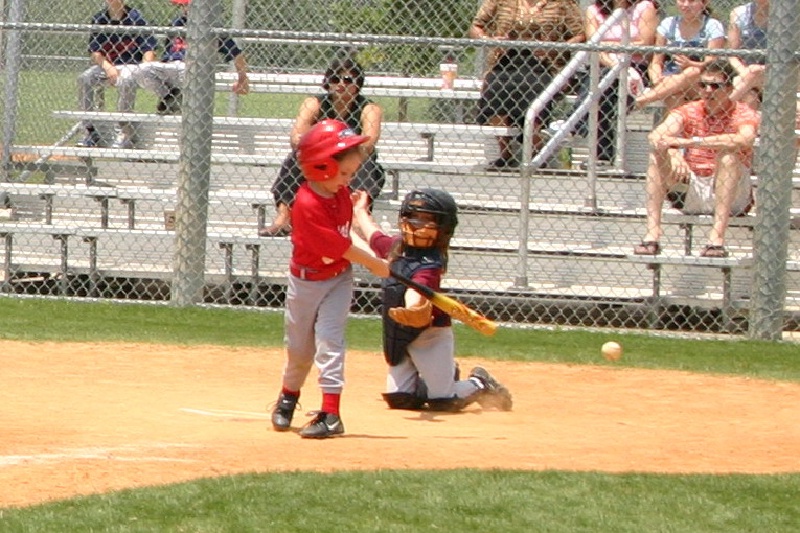 2007/05(May)/Titans-T-ball/800x600_2007-05-12-Titans-044-Case.JPG