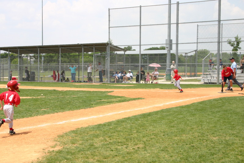 2007/05(May)/Titans-T-ball/800x600_2007-05-12-Titans-050-Case.JPG
