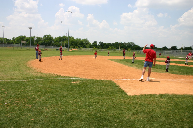 2007/05(May)/Titans-T-ball/800x600_2007-05-12-Titans-062-Case.JPG