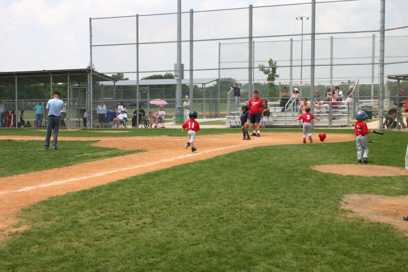 2007/05(May)/Titans-T-ball/800x600_2007-05-12-Titans-076-Ethan.JPG