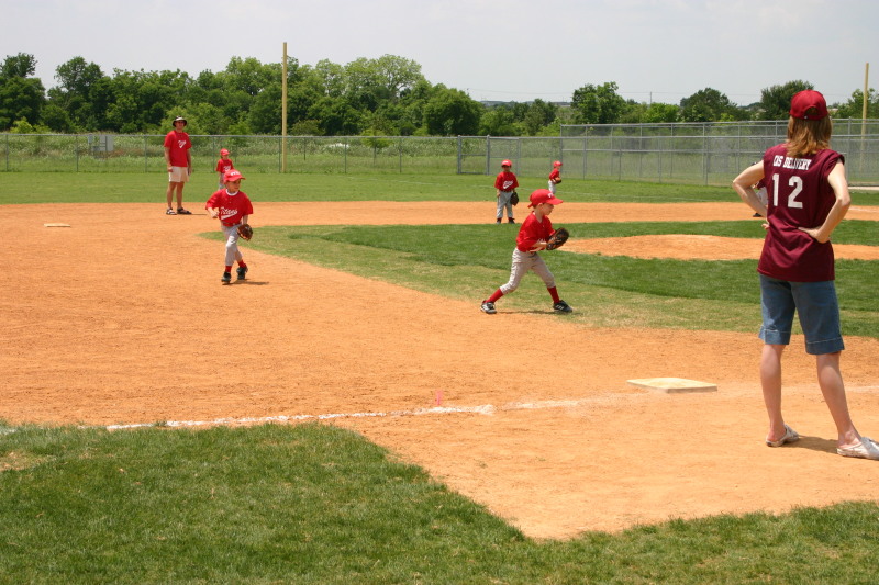 2007/05(May)/Titans-T-ball/800x600_2007-05-12-Titans-080-David.JPG