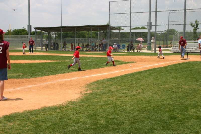 2007/05(May)/Titans-T-ball/800x600_2007-05-12-Titans-130.JPG