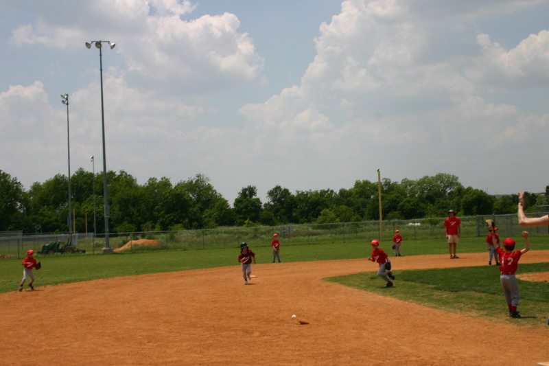 2007/05(May)/Titans-T-ball/800x600_2007-05-12-Titans-140.JPG