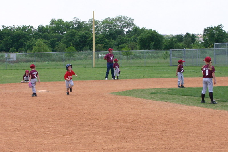 2007/05(May)/Titans-T-ball/800x600_2007-05-12-Titans-210.JPG