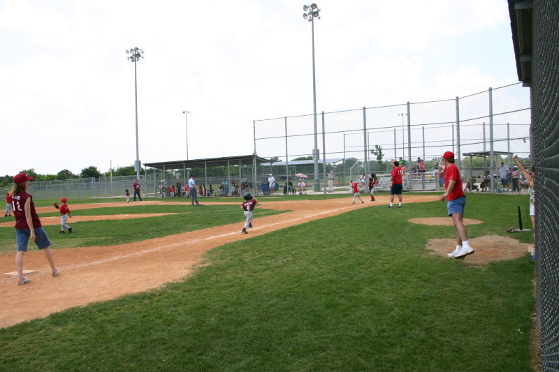 2007/05(May)/Titans-T-ball/800x600_2007-05-12-Titans-262.JPG