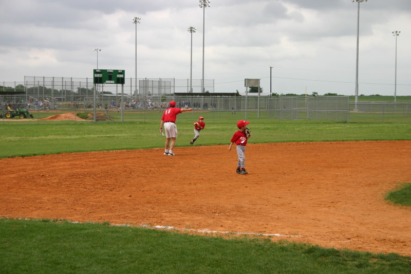 2007/05(May)/Titans-T-ball/800x600_IMG_9928.JPG