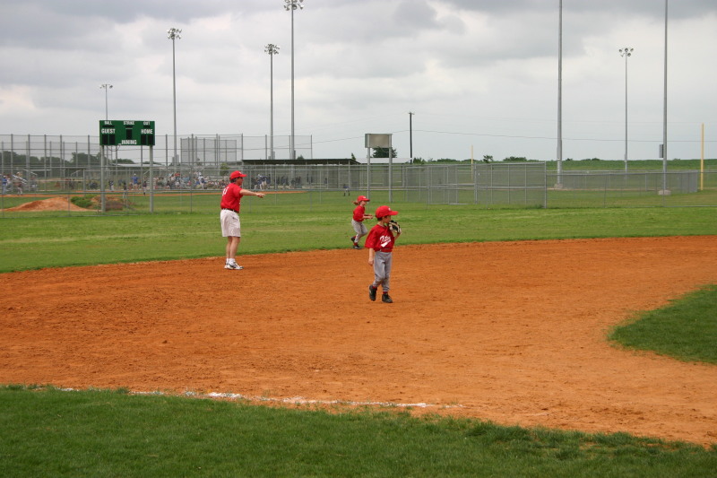 2007/05(May)/Titans-T-ball/800x600_IMG_9929.JPG