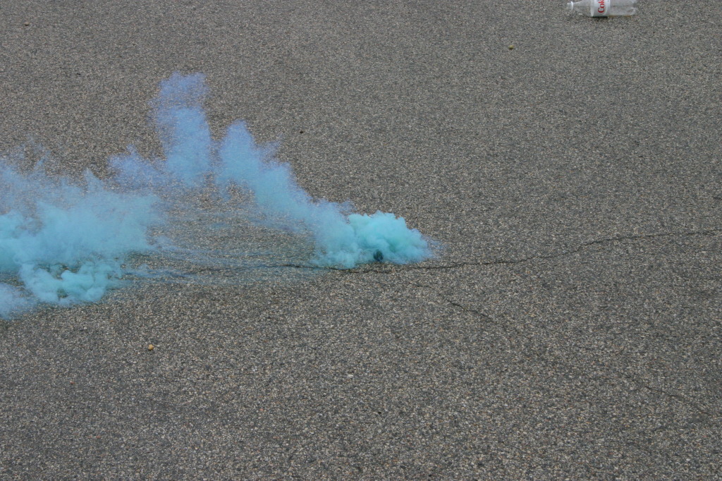 2007/07(July)/4th-of-July/1024x768_2007-07-04-16-smoke-bomb.JPG