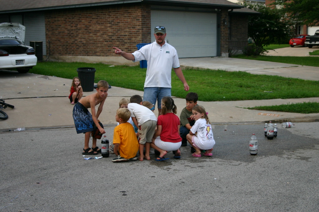 2007/07(July)/4th-of-July/1024x768_2007-07-04-21-diet-coke-and-mentos.JPG