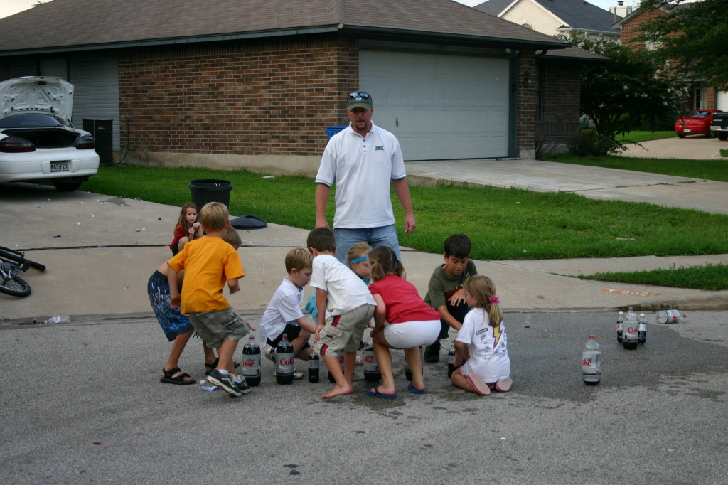 2007/07(July)/4th-of-July/1024x768_2007-07-04-22-diet-coke-and-mentos.JPG