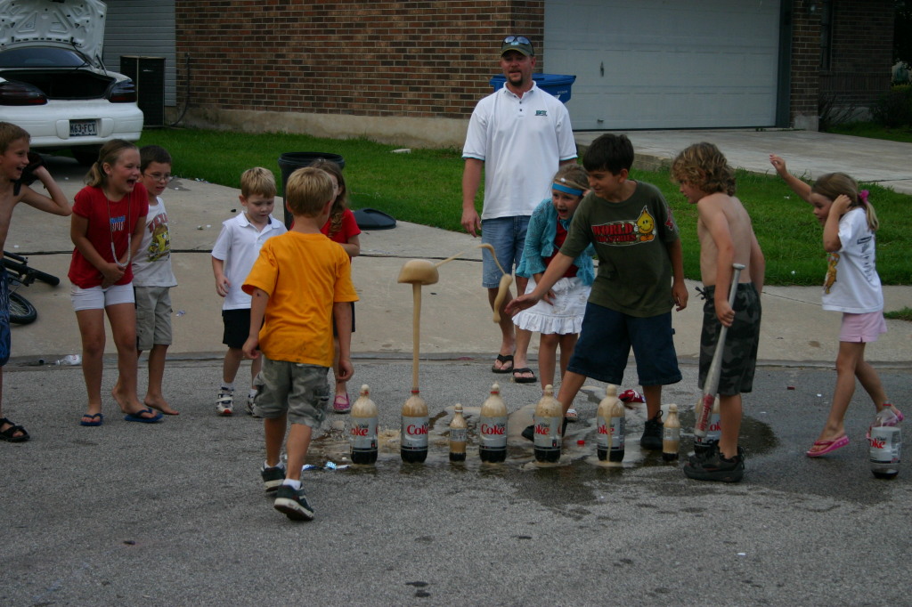 2007/07(July)/4th-of-July/1024x768_2007-07-04-31-diet-coke-and-mentos-GOOD.JPG