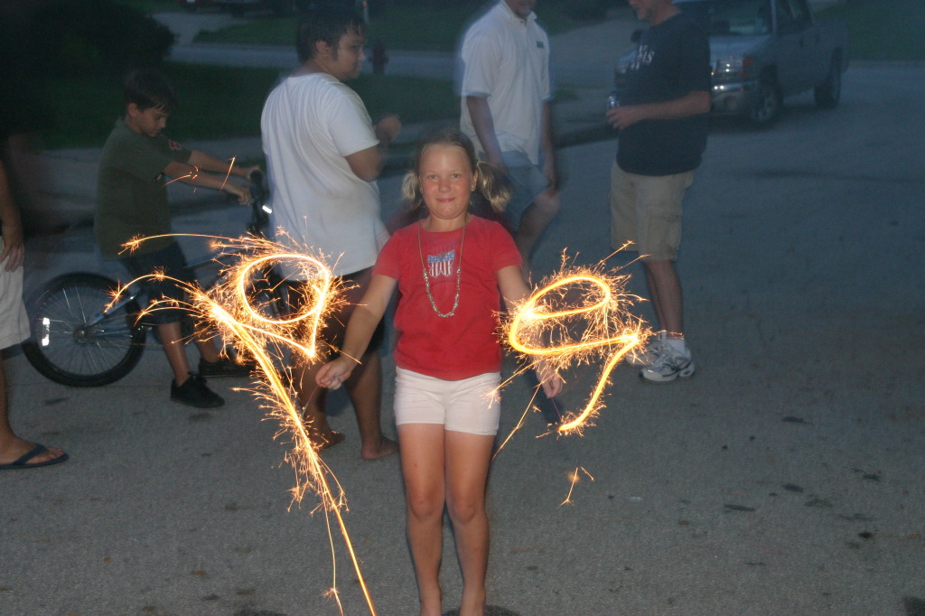 2007/07(July)/4th-of-July/1024x768_2007-07-04-81-Brittney-sparkler.JPG