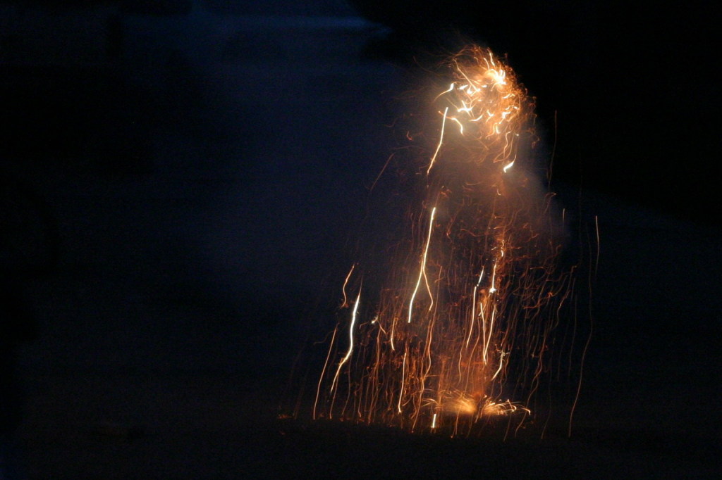 2007/07(July)/4th-of-July/1024x768_2007-07-04-87-firework.JPG