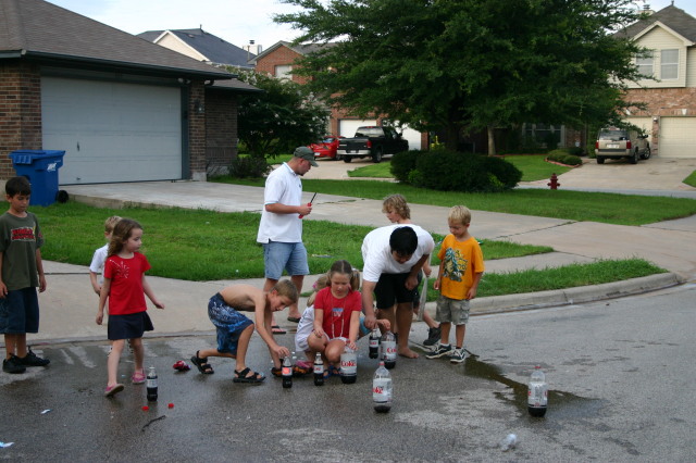 2007/07(July)/4th-of-July/640x480_2007-07-04-33-diet-coke-and-mentos.JPG