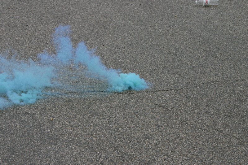 2007/07(July)/4th-of-July/800x600_2007-07-04-16-smoke-bomb.JPG