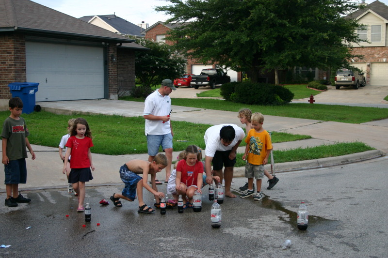 2007/07(July)/4th-of-July/800x600_2007-07-04-32-diet-coke-and-mentos.JPG
