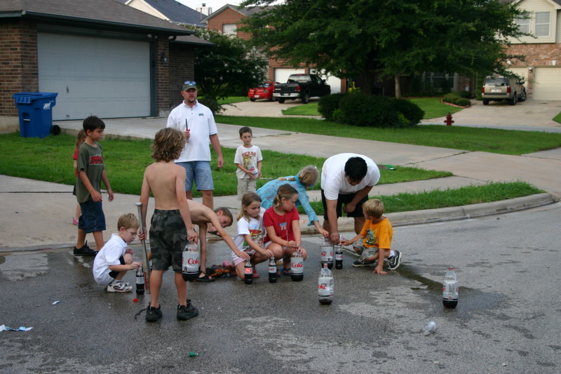 2007/07(July)/4th-of-July/800x600_2007-07-04-35-diet-coke-and-mentos.JPG