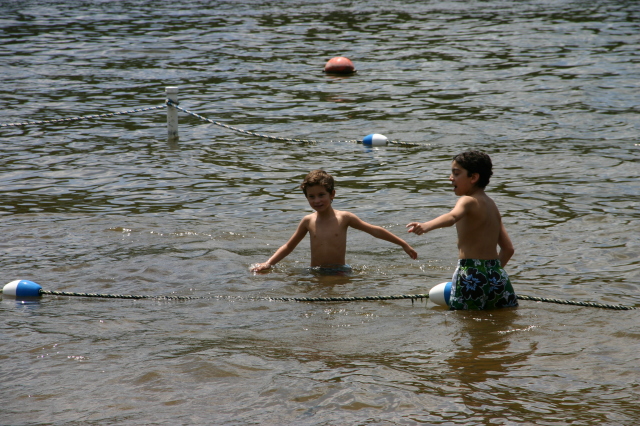 2007/08(August)/Regan-HS-1987-20-yr-Reunion-picnic/640x480_2007-08-25-Regan-HS-1987-20yr-reunion-picnic-10.JPG
