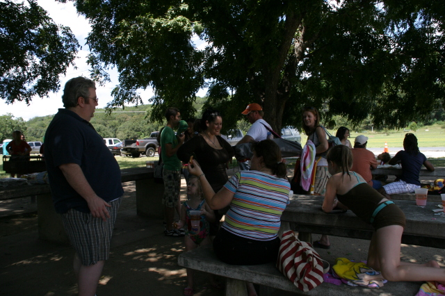 2007/08(August)/Regan-HS-1987-20-yr-Reunion-picnic/640x480_2007-08-25-Regan-HS-1987-20yr-reunion-picnic-50.JPG