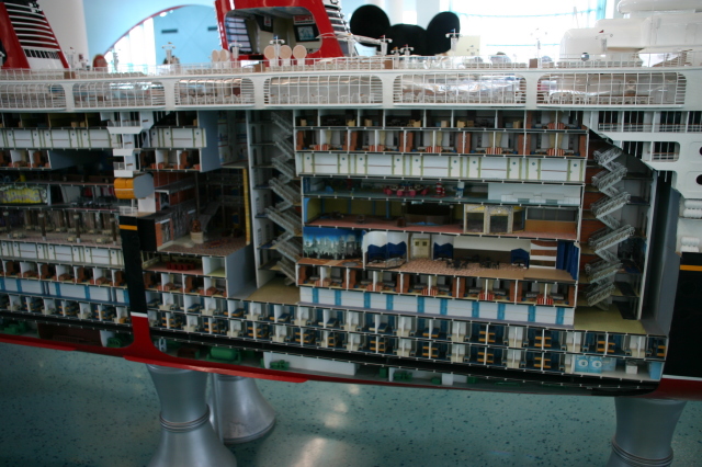 2007/09(September)/2007-Disney-Cruise/Day1/640x480_2007-09-22-Disney-Magic-Cruise-10-model-ship.JPG