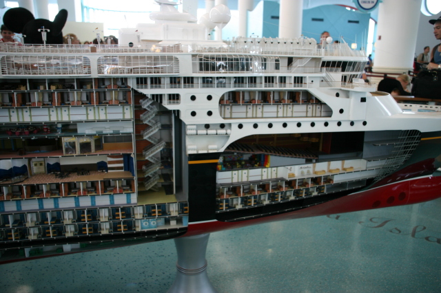 2007/09(September)/2007-Disney-Cruise/Day1/640x480_2007-09-22-Disney-Magic-Cruise-11-model-ship.JPG