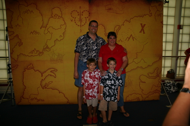 2007/09(September)/2007-Disney-Cruise/Day1/640x480_2007-09-22-Disney-Magic-Cruise-15-Matt-Stacy-Jack-Case.JPG