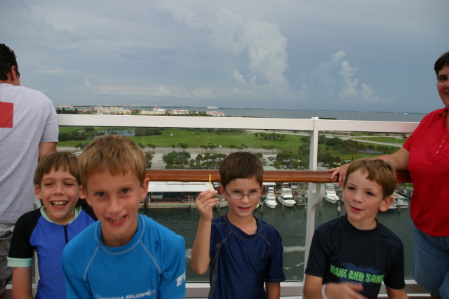2007/09(September)/2007-Disney-Cruise/Day1/640x480_2007-09-22-Disney-Magic-Cruise-32-Jack-Chance-Dax-Case.JPG