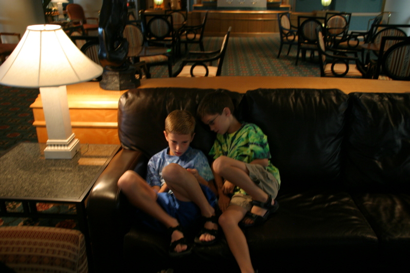 2007/09(September)/2007-Disney-Cruise/Day1/2007-09-22-Disney-Magic-Cruise-01-Chance-Dax-gameboy-at-Hyatt.JPG