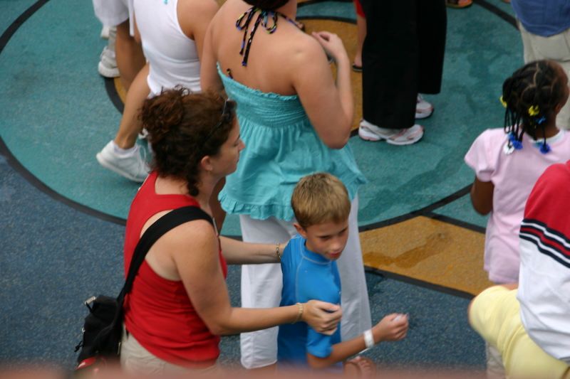 2007/09(September)/2007-Disney-Cruise/Day1/800x600_2007-09-22-Disney-Magic-Cruise-22-Suzi-Chance.JPG