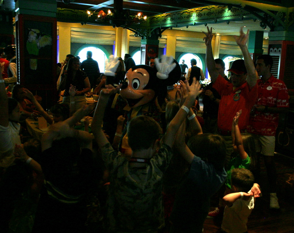 2007-09-23-Disney-Magic-Cruise-02-Mickey-breakfast.jpg
