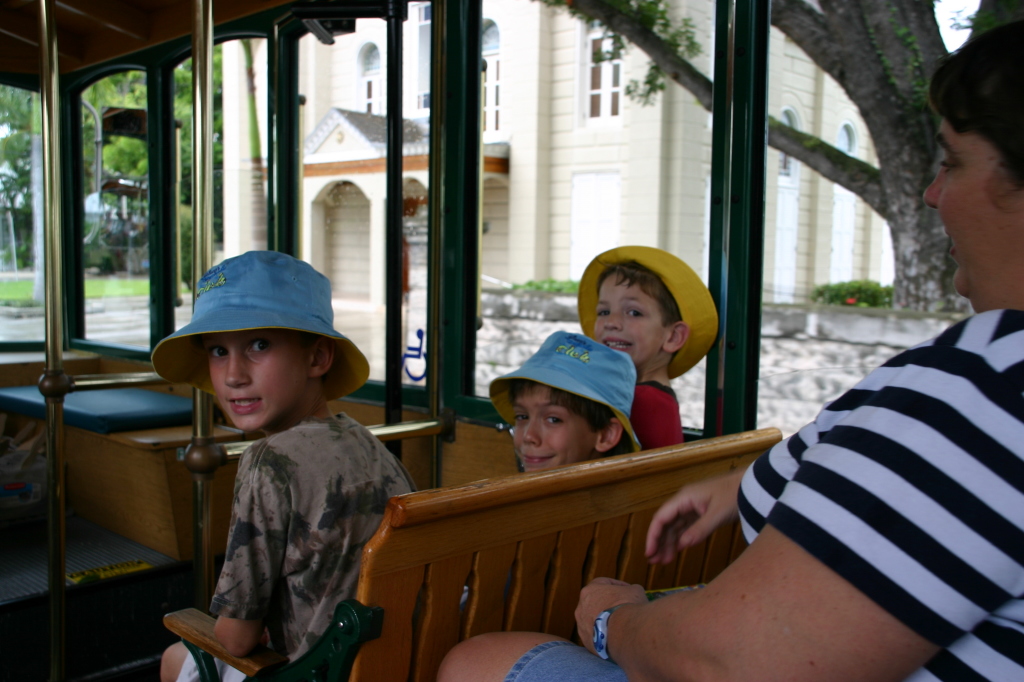 2007/09(September)/2007-Disney-Cruise/Day2-Key-West/1024x768_2007-09-23-Disney-Magic-Cruise-06-Key-West-Chance-Jack-Case-Stacy.JPG