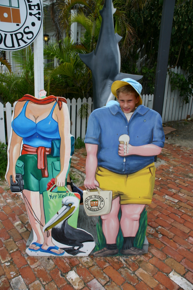 2007/09(September)/2007-Disney-Cruise/Day2-Key-West/640x480_2007-09-23-Disney-Magic-Cruise-07-Key-West-Flat-Stanley-Chance.JPG