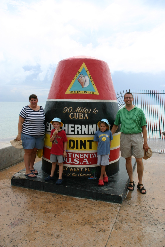 2007/09(September)/2007-Disney-Cruise/Day2-Key-West/640x480_2007-09-23-Disney-Magic-Cruise-16-Key-West-Stacy-Case-Jack-Matt.JPG