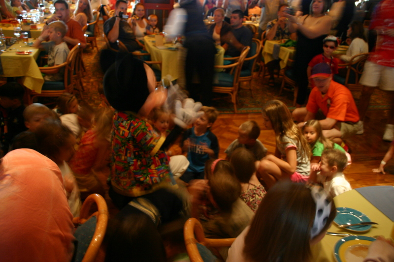 2007/09(September)/2007-Disney-Cruise/Day2-Key-West/2007-09-23-Disney-Magic-Cruise-01-Mickey-breakfast.JPG