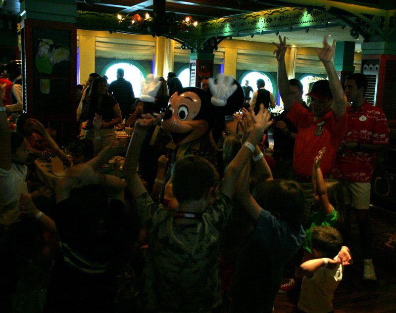 2007-09-23-Disney-Magic-Cruise-02-Mickey-breakfast.jpg