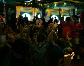 2007-09-23-Disney-Magic-Cruise-02-Mickey-breakfast.jpg