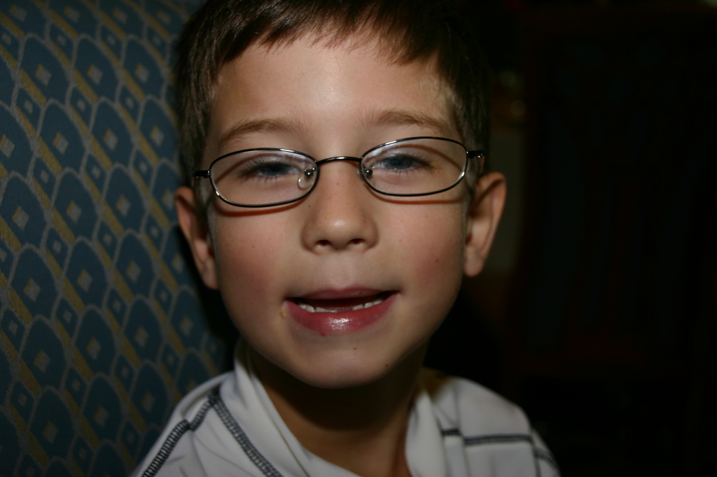 2007/09(September)/2007-Disney-Cruise/Day3/2007-09-24-Disney-Magic-Cruise-01-Dax-lost-first-tooth.JPG