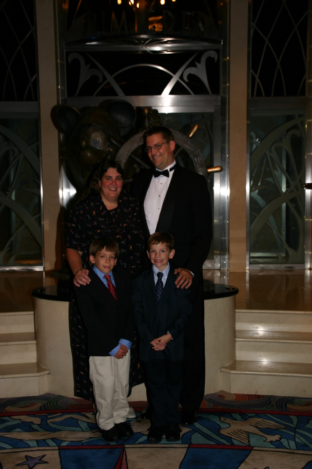 2007/09(September)/2007-Disney-Cruise/Day3/640x480_2007-09-24-Disney-Magic-Cruise-31-Matt-Stacy-Jack-Case.JPG