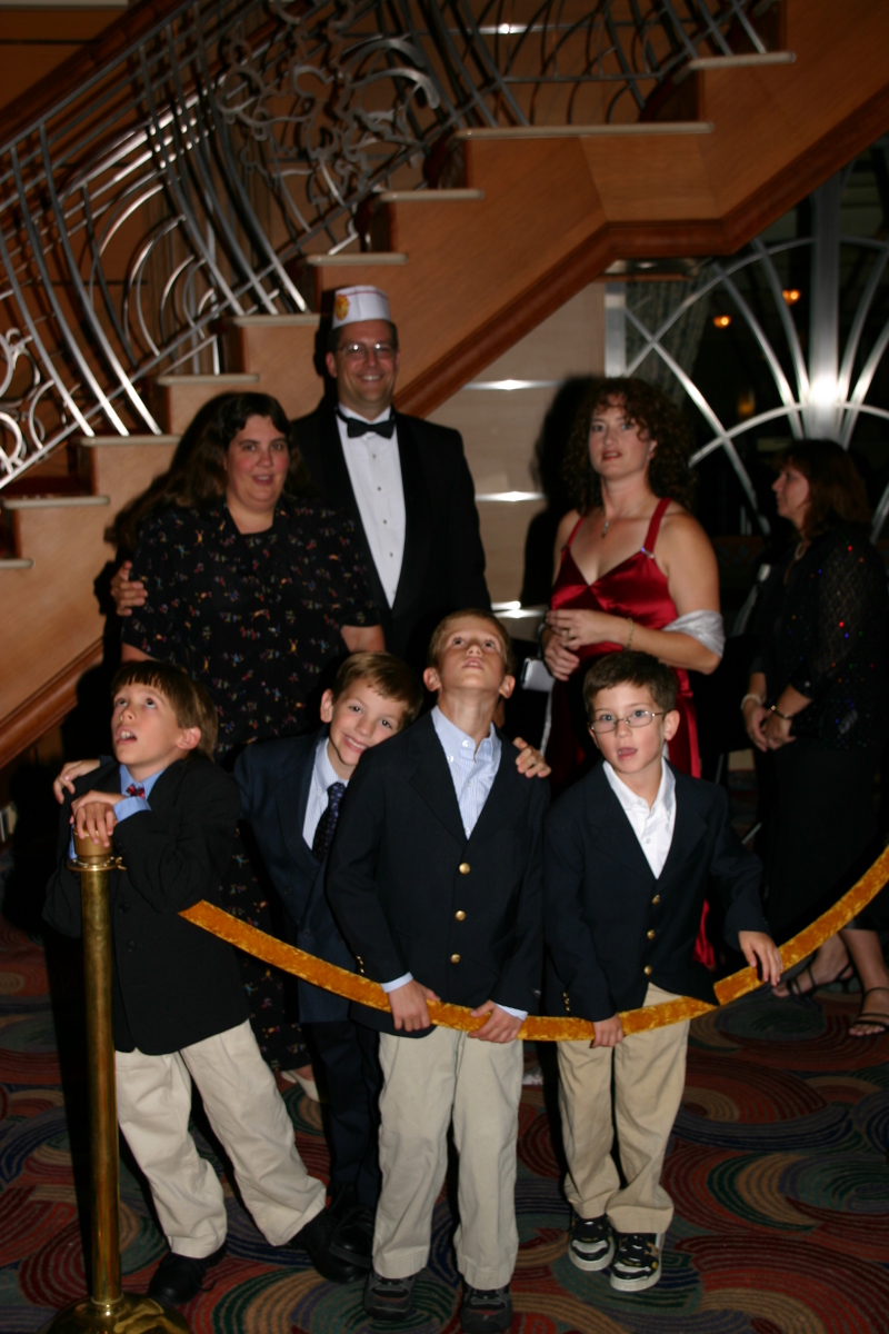 2007/09(September)/2007-Disney-Cruise/Day3/800x600_2007-09-24-Disney-Magic-Cruise-29-Matt-Stacy-Jack-Case-Chance-Dax-Suzi.JPG