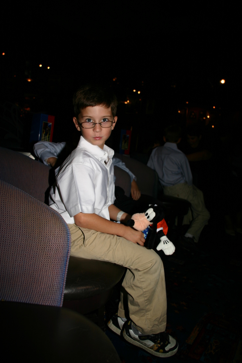 2007-09-24-Disney-Magic-Cruise-39-Dax-tooth-fairy-presents.JPG