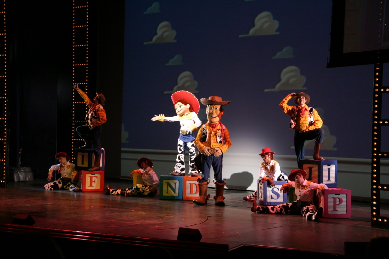 2007/09(September)/2007-Disney-Cruise/Day3/800x600_2007-09-24-Disney-Magic-Cruise-54-Toy-Story.JPG