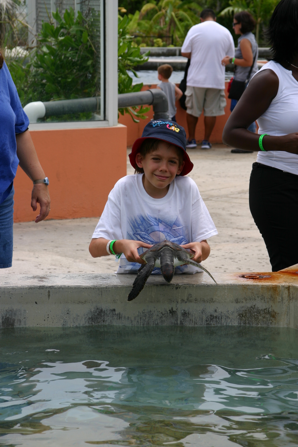 2007/09(September)/2007-Disney-Cruise/Day4-Grand-Cayman/1024x768_2007-09-25-Disney-Magic-Cruise-22-Grand-Cayman-Turtle-farm-Jack.JPG