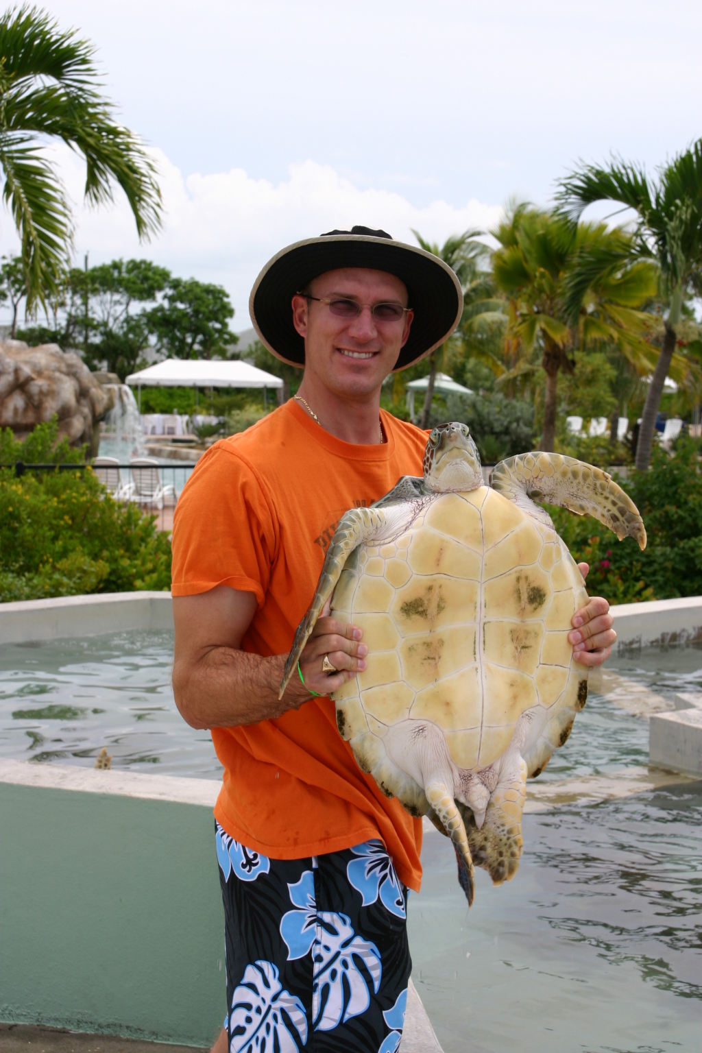 2007/09(September)/2007-Disney-Cruise/Day4-Grand-Cayman/1024x768_2007-09-25-Disney-Magic-Cruise-32-Grand-Cayman-Turtle-farm-Travis-GOOD.JPG