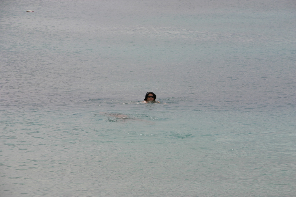 2007/09(September)/2007-Disney-Cruise/Day4-Grand-Cayman/1024x768_2007-09-25-Disney-Magic-Cruise-53-Grand-Cayman-7mi-beach-Suzi.JPG